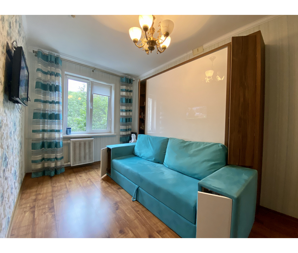 Шкаф-кровать с бирюзовым диваном: ул. Восточная, д.3