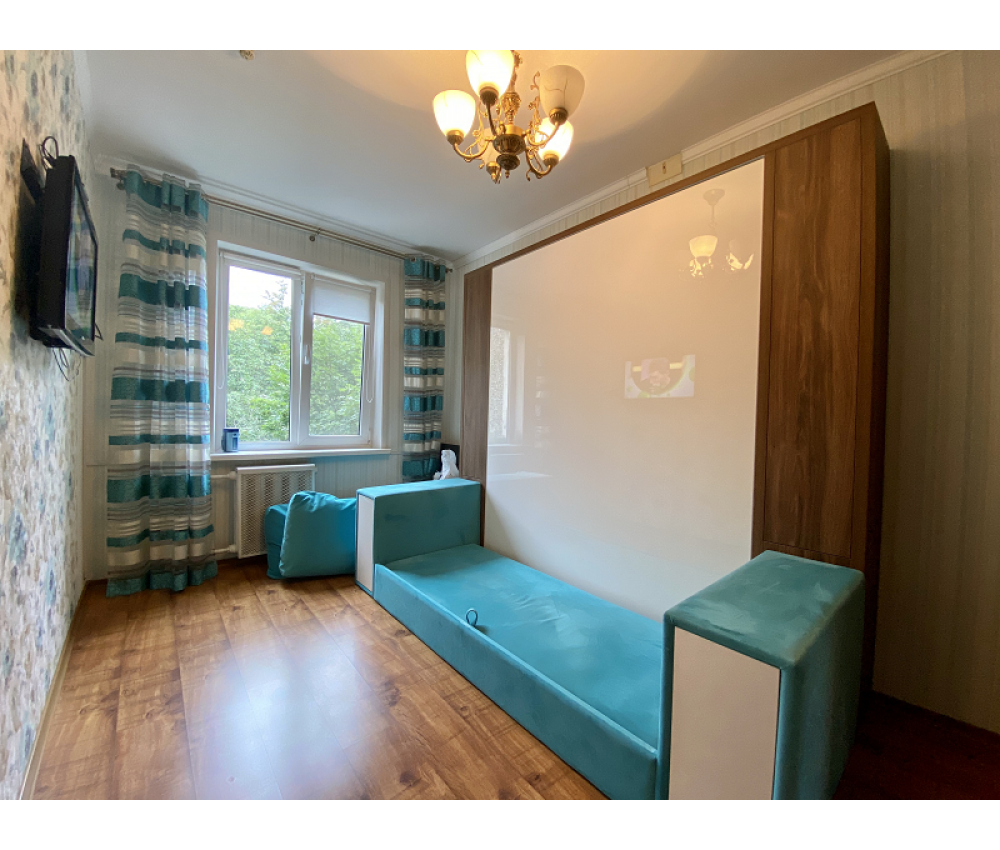 Шкаф-кровать с бирюзовым диваном: ул. Восточная, д.3