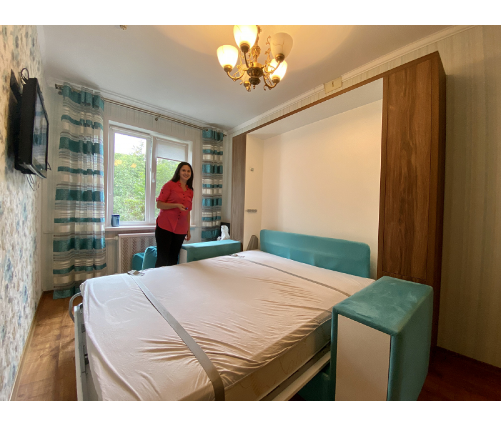 Шкаф-кровать с бирюзовым диваном: ул. Восточная, д.3