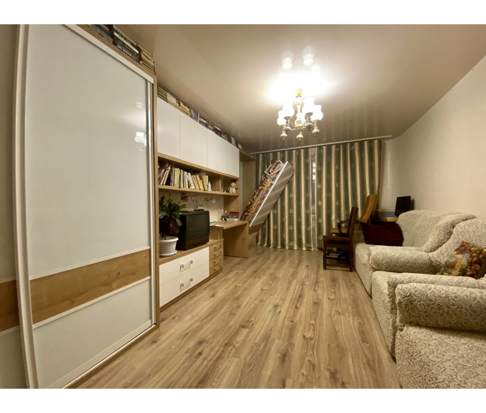 Односпальная кровать трансформер с шкаф-купе и столом с полками: ул. Ташкенская